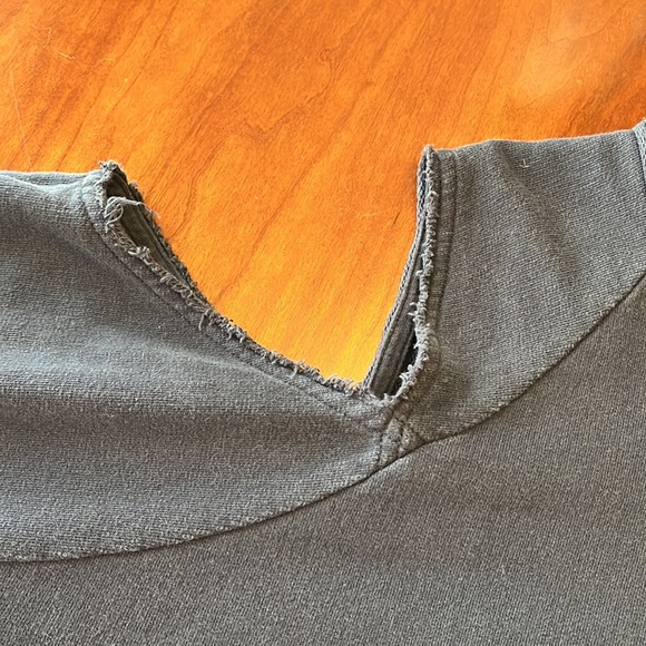 Rag and Bone cold shoulder sweatshirt. Long sleeves with wide cuffs. - Picture 4 of 9